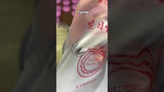 Using two tips for a perfect macaron filling swirl#macarons #asmr #baking #satisfying #kovalicious