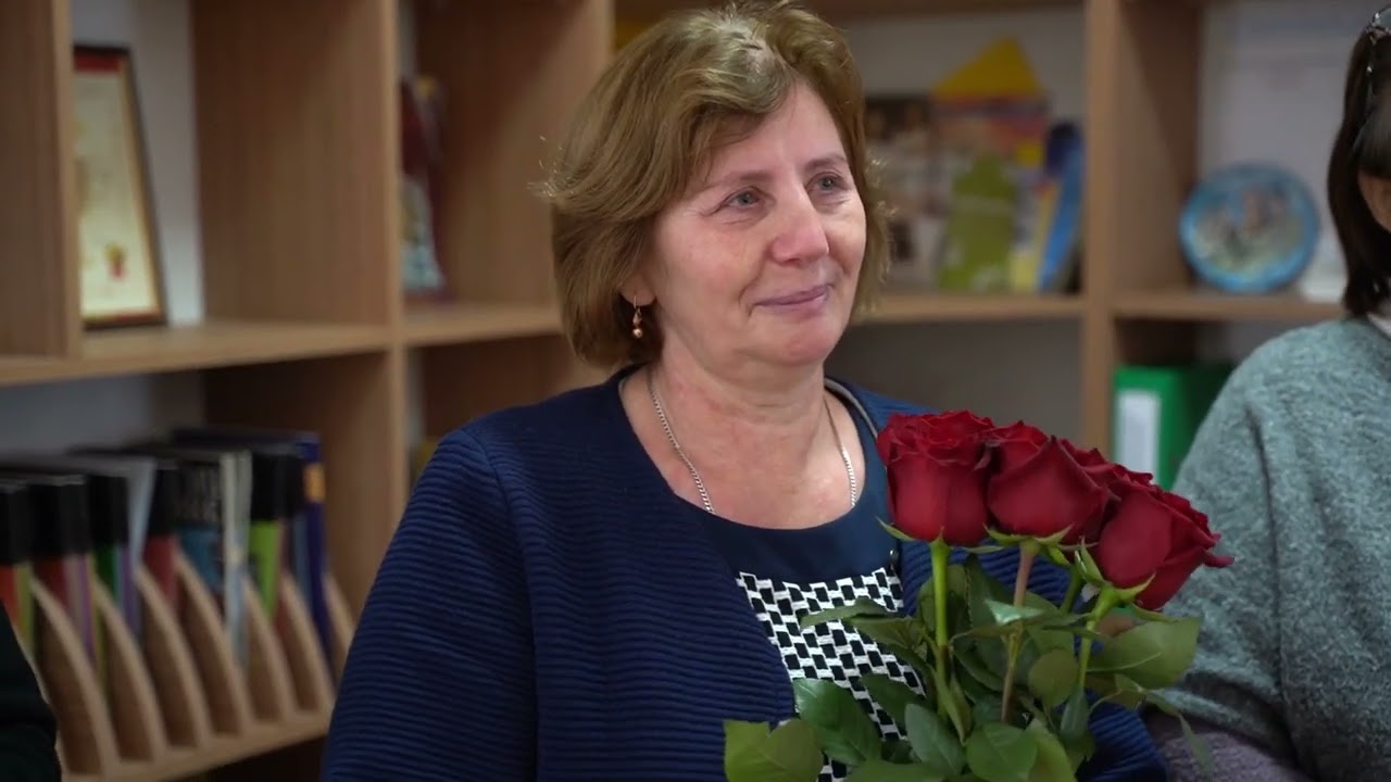 Surpriză în satul Opaci,pentru o superbă profesoară,felicitată de ginere!