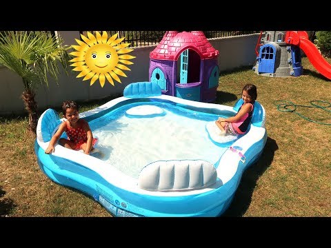 Elif Öykü ve Masal Bahçeye Dev Havuz Kurdu! Kids Pretend Play Giant Inflatable Swimming Pool