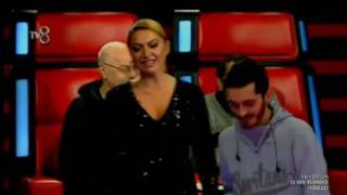 Hadise nin Canlı Yayında Göğüsleri Açıldı İnanılmaz Resimi