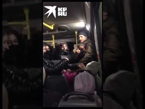 В Новосибирске цыганки напали на девушку, снявшую их воровство в маршрутке