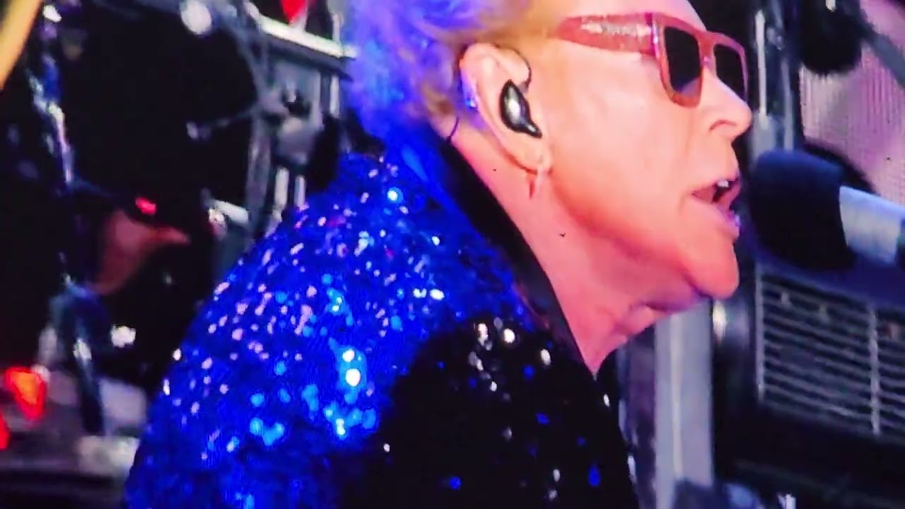 November rain - Guns N' Roses November 8th, 2025 GNP Stadium Mexico City.