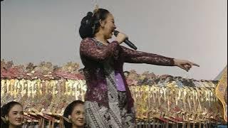NIKEN SALINDRI GUNCANG PANGGUNG BUKIT RAYA L 1 Tgr Seberang