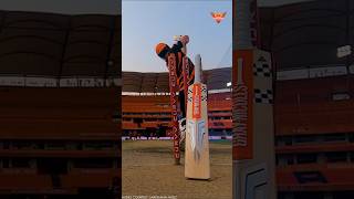 Middling 𝗧𝗛ose So Effortlessly Travis Head