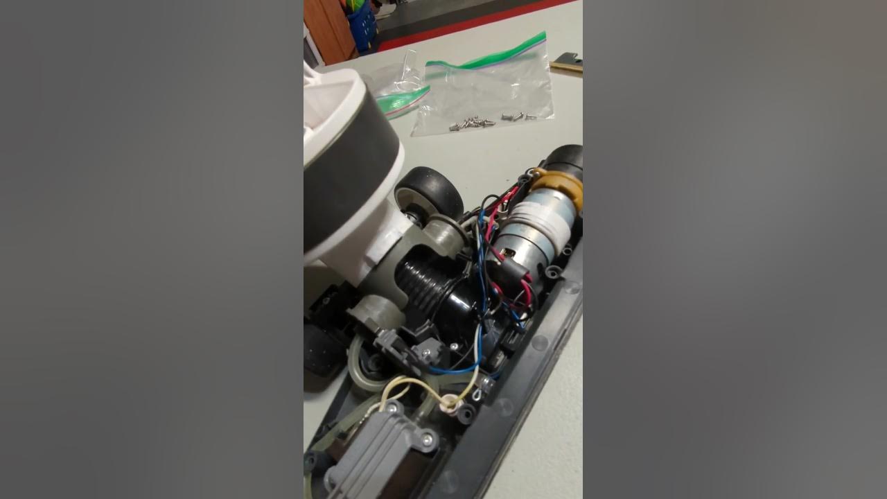 Tineco iFloor 3 Max disassembled internal view