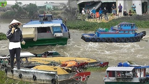 Sà lan mắc cạn làm hỗn loạn cả khúc sông, không tàu thuyền nào qua được.
