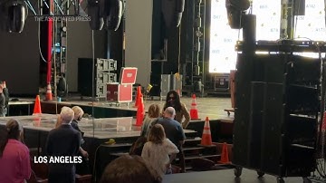 Lenny Kravitz steps back into his past with upcoming album