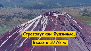 Вулкан Фудзияма - считается действующим, но постройки человека есть даже над жерлом