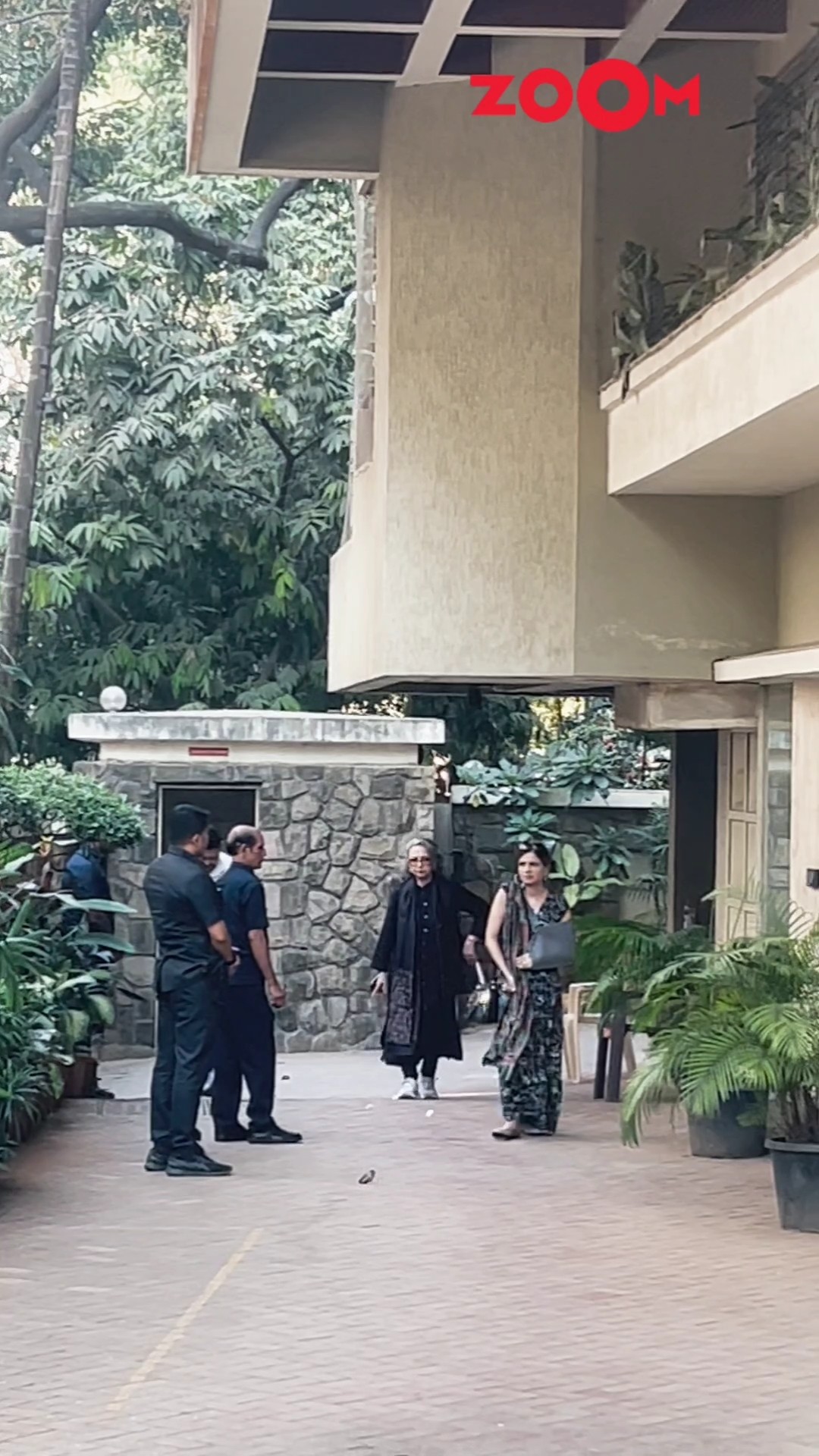 Sharmila Tagore \u0026 Saba Ali Khan ARRIVE to meet Saif at his residence ? #shorts