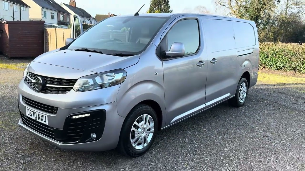 Vauxhall Vivaro DS70NXU 