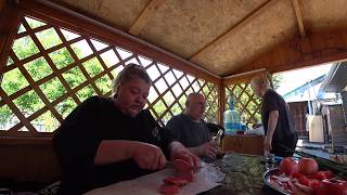 С ДРУЗЬЯМИ НА ДАЧУ/КТО КАК ПЬЁТ ТОТ ТАК И РАБОТАЕТ ПЕРЕКУСИЛИ И В БОЙ/МАРИНАД ШАШЛЫКА НА КЕФИРЕ
