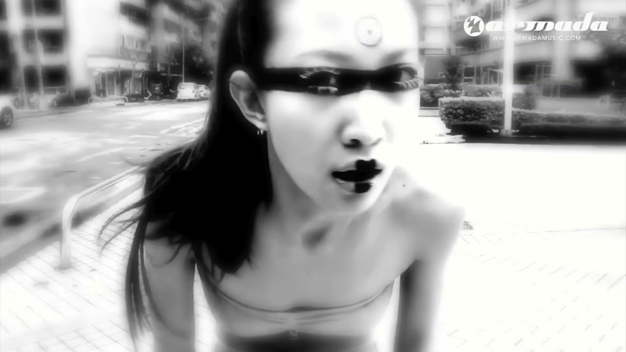 Andy Moor Feat. Carrie Skipper – She Moves 2010 - YouTube