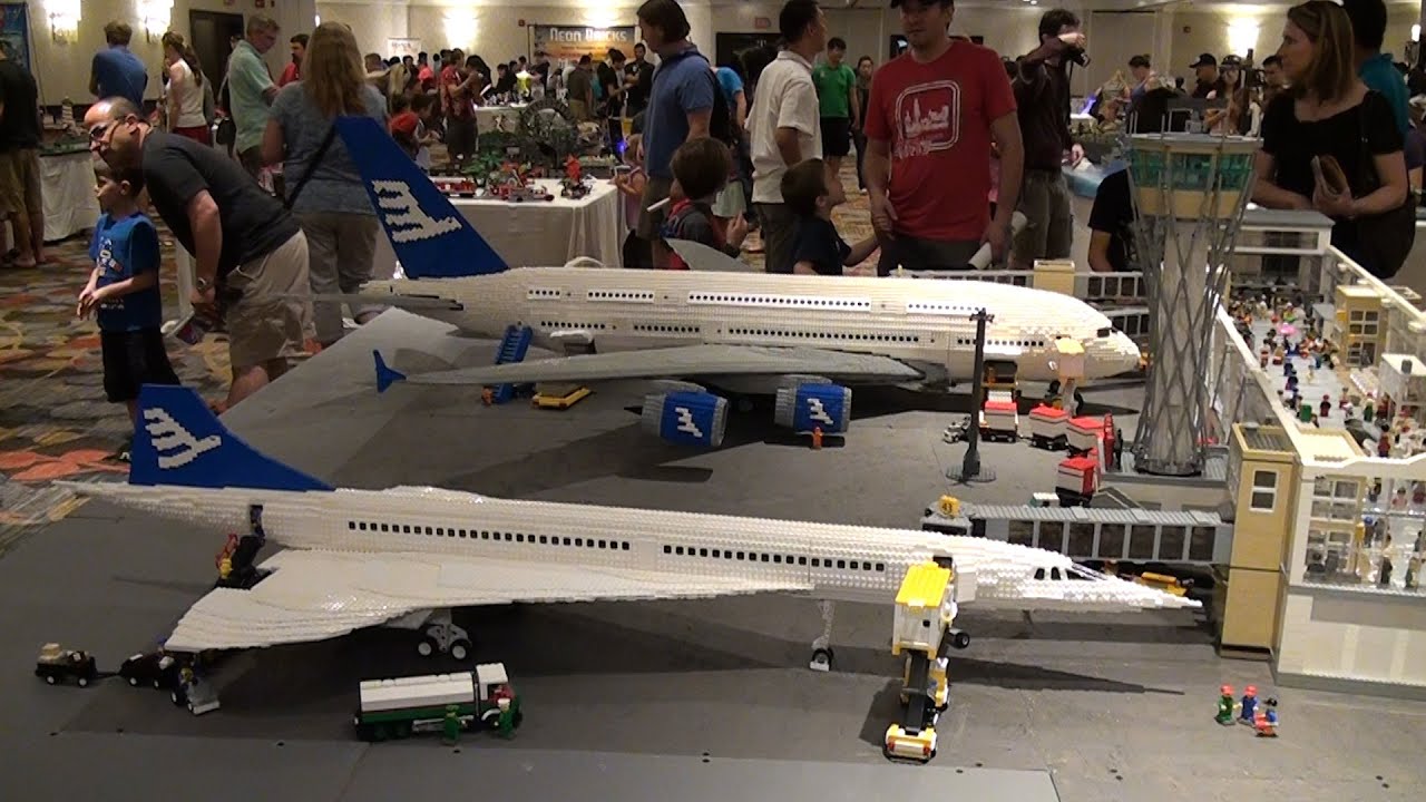 Giant LEGO Boeing airplanes – Brickfete Toronto 2015 - YouTube