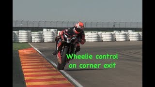 MOTOVUDU - Trackday Rider Training Part 31- Simon Crafar: Corner Exit - Wheelie Control
