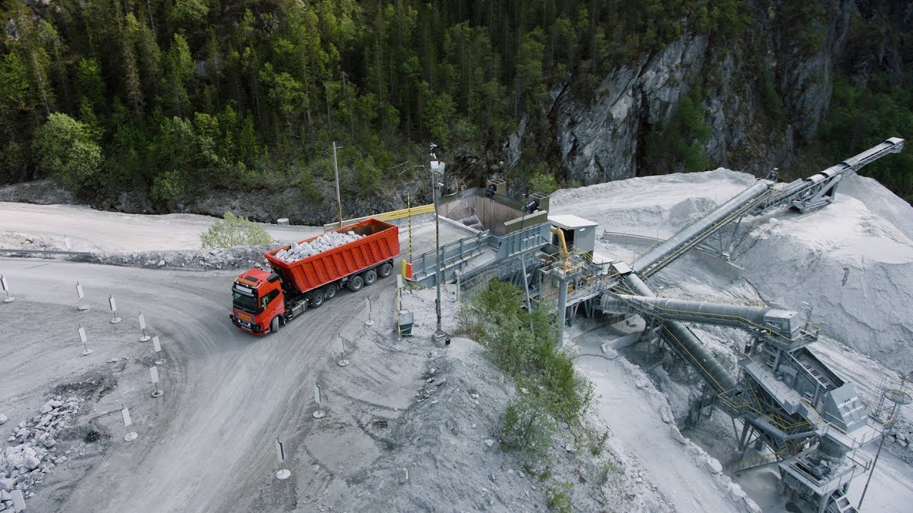 Компания Volvo нашла первого клиента для своих беспилотных грузовиков. Фото.