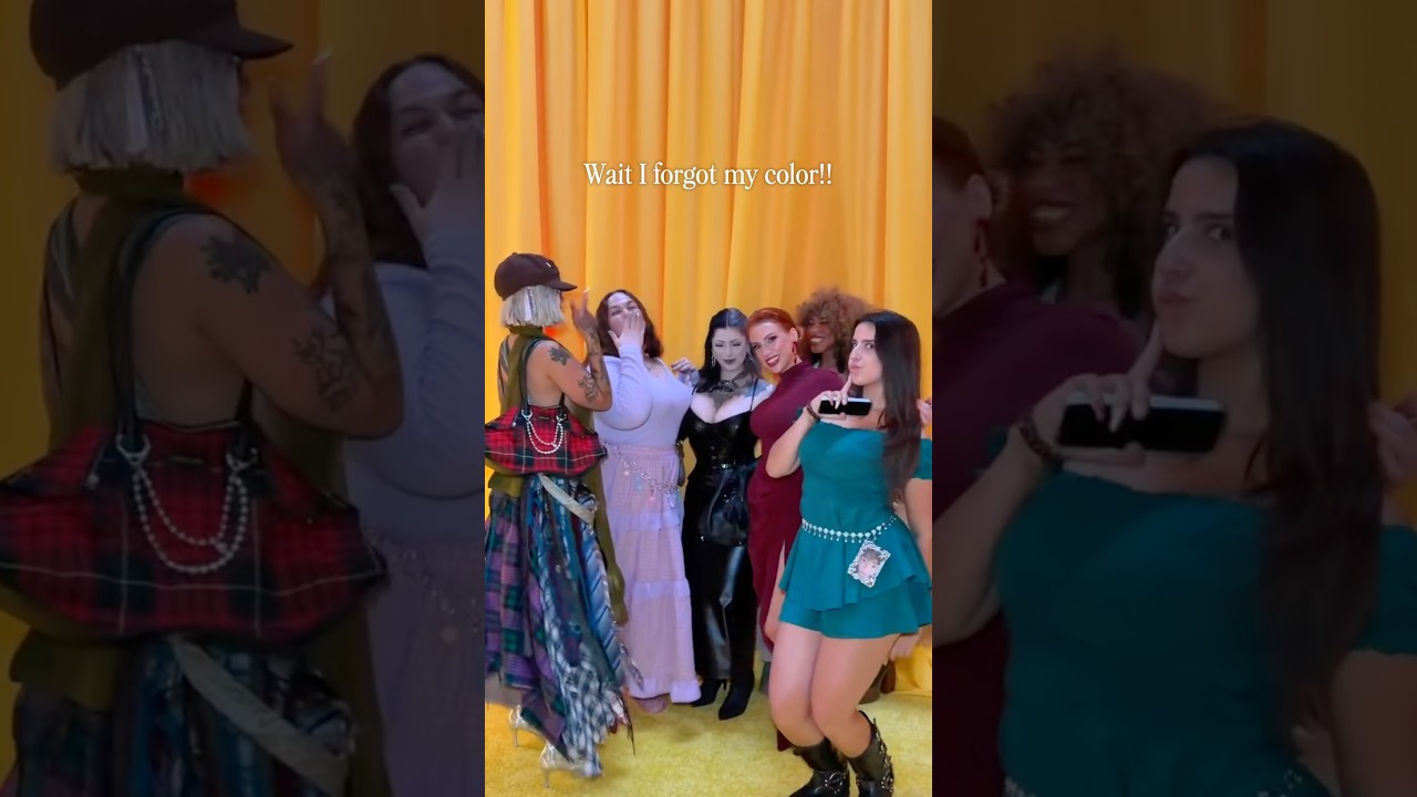 THE GIRLIES HAVE ARRIVED @snitchery @Loey @graciethecosplaylass  @KieraPlease @Teddybearosito 🖤