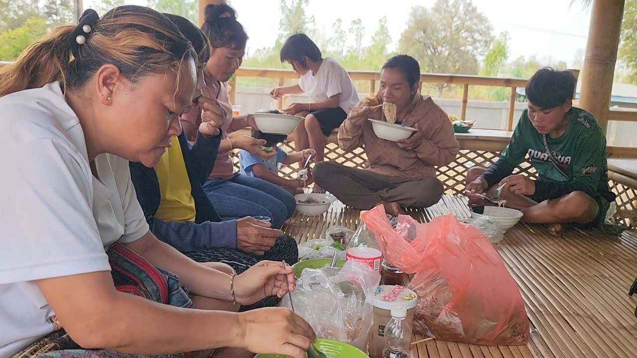 ฉลองลูก 8 ออกรถใหม่​กินก๋วยเตี๋ยว​กัน​3 มีนาคม ค.ศ. 2026