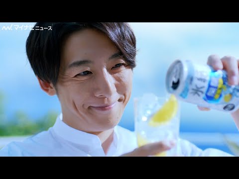 Issey Takahashi shows a refreshing expression under a bright blue sky! New "Hyoketsu® Zero Sugar"...