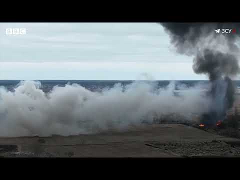 Российский ударный вертолёт Ми-24 (Hind) «Крокодил» горит в небе Украины. 03.2022