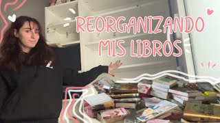 Reorganizando los libros de mi estantería