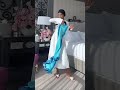 L'art de la superposition : sublimez votre robe moulante