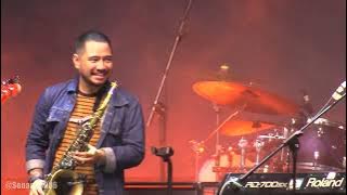 Barry Likumahuwa  & The Rhythm Service - Dunia Di Batas Senja ft Candra Darusman @ The 46th JGTC