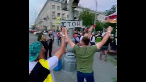 Болельщики Спартака пришли в больницу поддержать певицу "Максим".