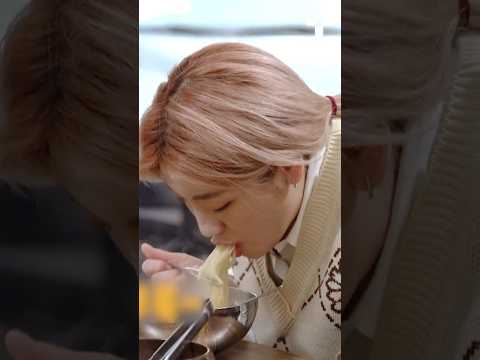 [#토밥좋아] 히밥이 뜨거운 면 요리를 먹을 때 쓰는 고급 스킬의 정체는?!✨ #Shorts