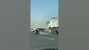 إوعي تتبارد علي الغشيم سواق التريلا مطاردة علي طريق السويس السيارة الهوندا 