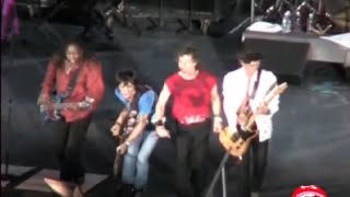 The Rolling Stones - Mick, Keith, Ronnie &amp; Darryl rocking together at the front of the stage