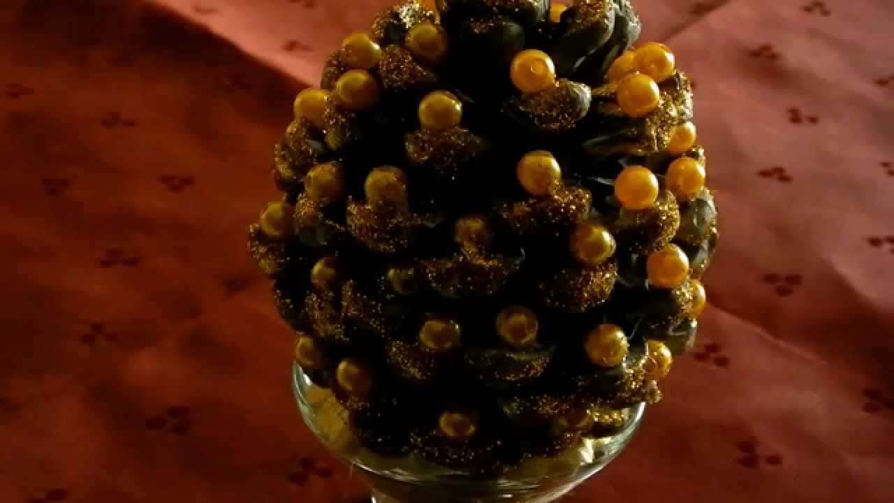 Come fare un albero di natale con le pigne margistyle youtube Lavoretti con le pigne grandi