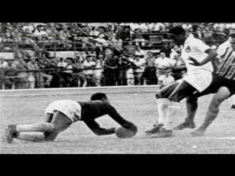 O dia em que Pelé foi goleiro em 1964  Rádio Bandeirantes