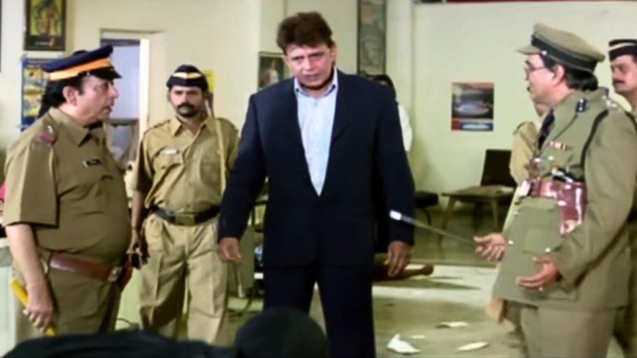 अब देखना कैसे सबकी हवा टाइट करता हूँ - Mithun Chakraborty Action Scene - Chaal Baaz Movie Clip