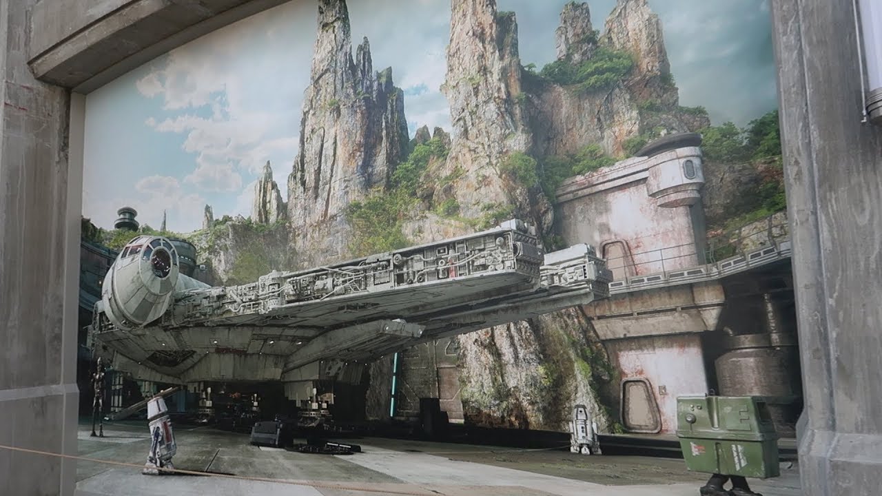 What's New At Disney's Hollywood Studios Launch Bay, Star Wars Land