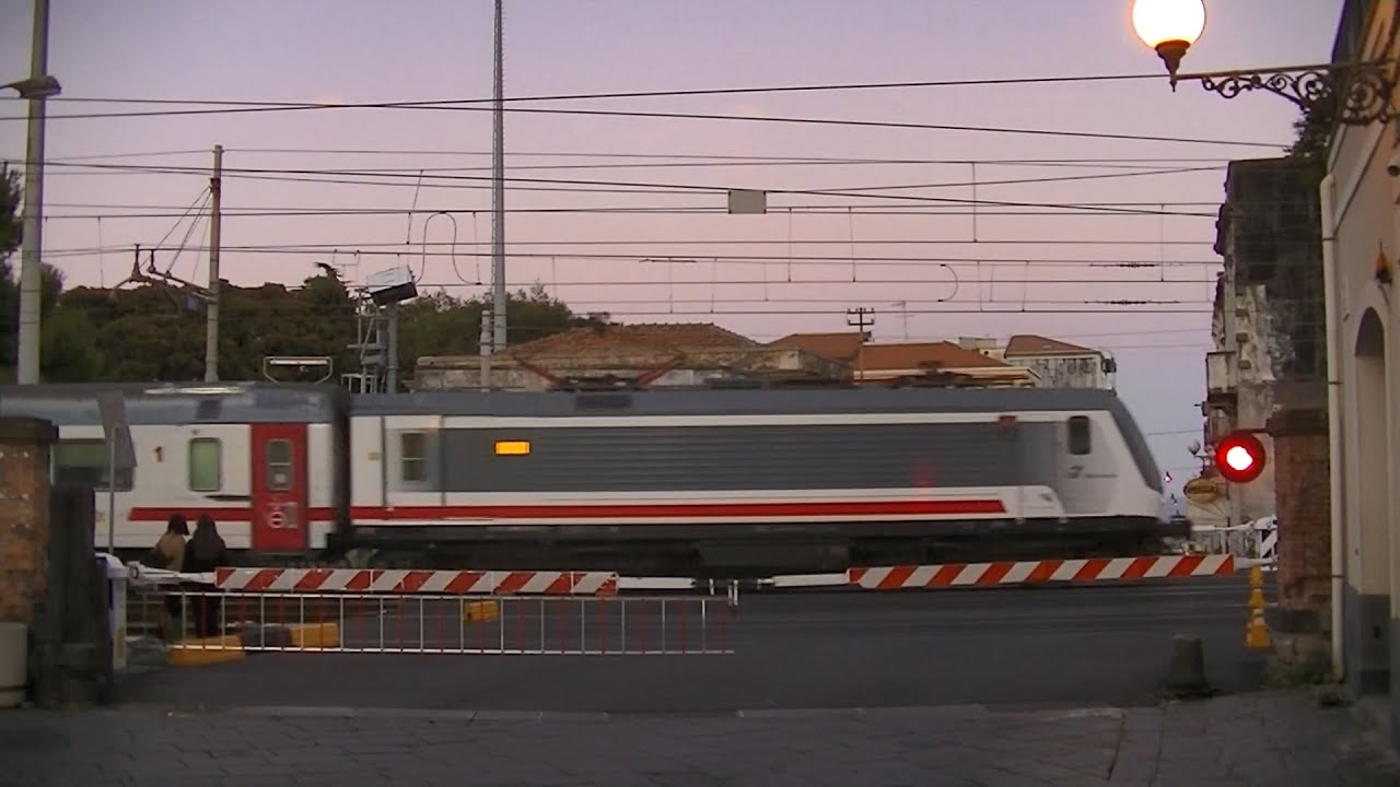 Spoorwegovergang Giarre-Riposto (I) // Railroad crossing // Passaggio a livello
