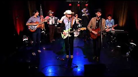 Country Lips performs "Blade"
