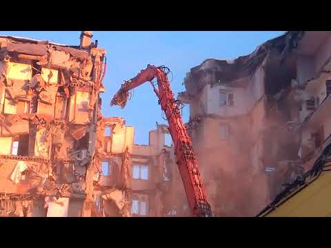 Разбор уцелевшей стены