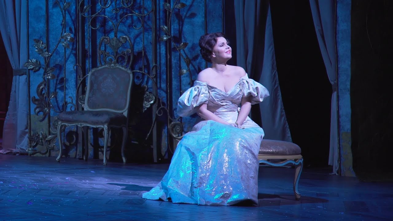 La Traviata: “Ah fors’è lui”