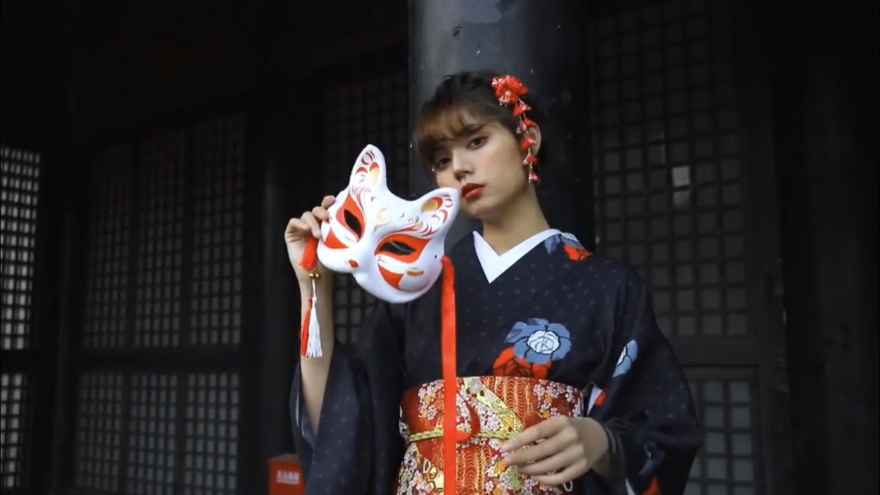Japanese Geisha in Tokyo Kimono digital art' Women's T-Shirt