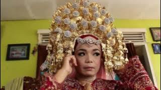 TO BE A MINANG BRIDE, YOU MUST HAVE A STRONG NECK AND DETERMINATION