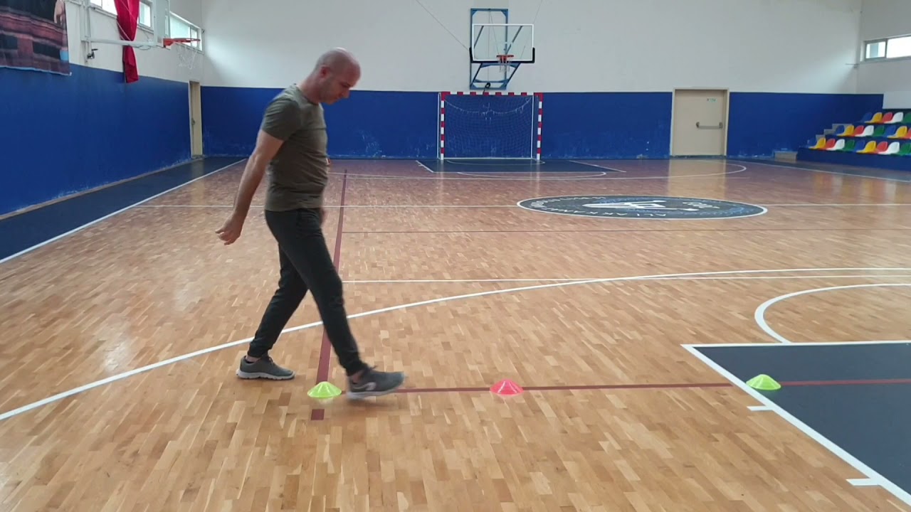 Voleybolda smaç tekniği.Smaca giriş, adımlarma, sıçrama, vuruş ve düşüş.Dunk technique in volleyball