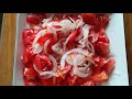 Салат из помидоров,лука,сметаны