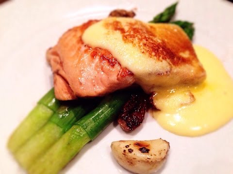 Video: Asparagus Me Salmon Me Salcë Hollandaise