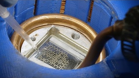 Stanford engineers build a water-droplet based computer that runs like clockwork