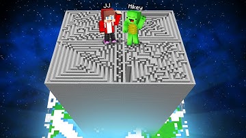 JJ and Mikey Found The TALLEST MAZE on This PLANET in Minecraft Maizen!