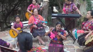 Video thumbnail of "Chichicastenango Caminando con el rey grupo musical, MI CORAZON TE QUIERE EXPRESAR"