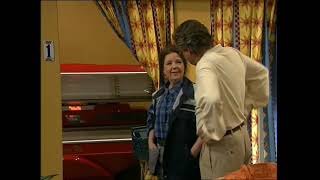 Ulf Blir Frityrstekt I Solariet Hos Vigdis, Etter At Fru Frantzen Har Modifisert Solsengene..