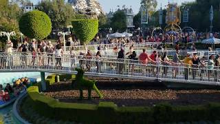 Disneyland Railroad Toontown-Tomorrowland