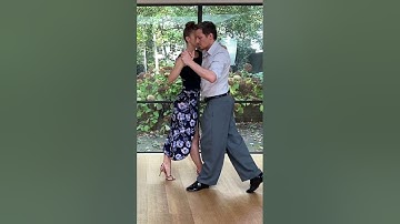 The magic of the Tango walk, just in one step 🤩
