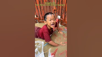 Tuan Faruq mandi dengan layangan #anakdesa #funny #warungds #davidsunairi #layangan